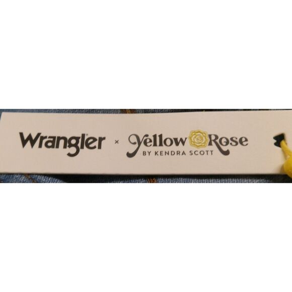 Wrangler Yellow Rose Kendra Scott Denim Trucker Jacket Women's Size Medium NWT - Picture 3 of 4